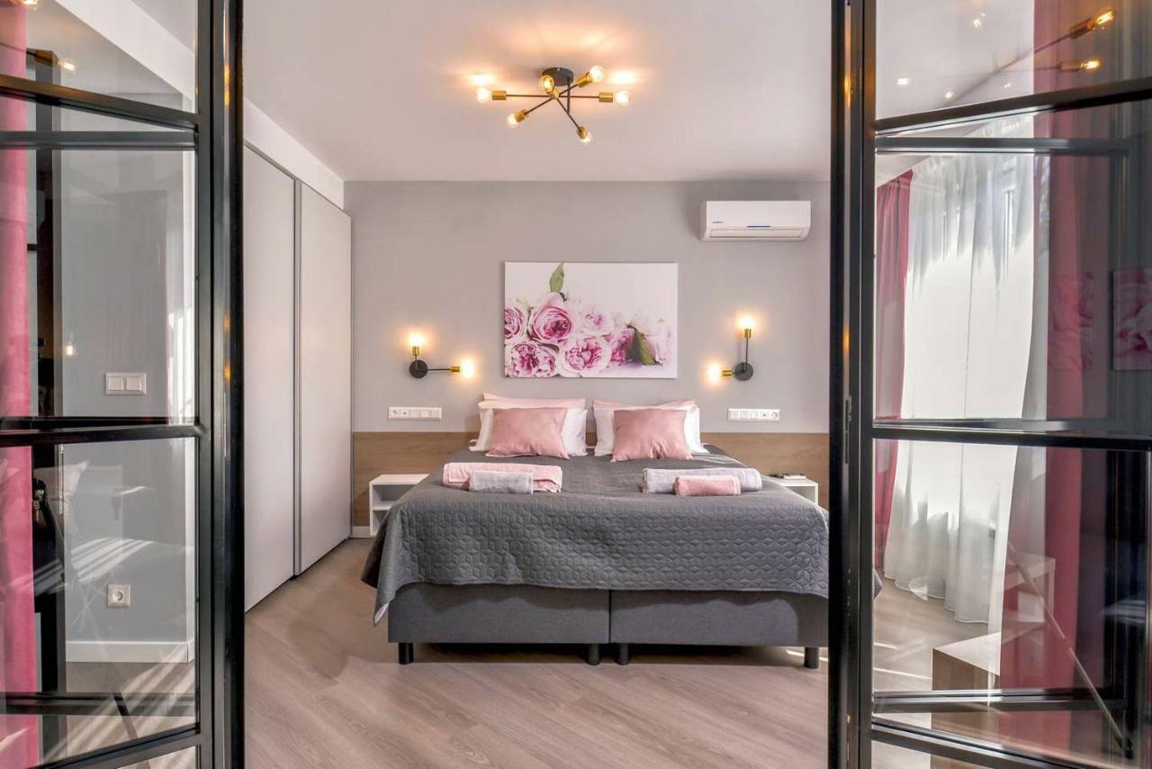 Rose One Bedroom Designer Apartment In City Centre By Flat Mаnager ソフィア エクステリア 写真